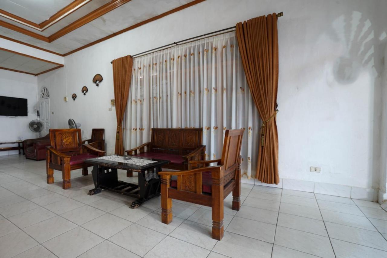 Oyo 2876 Hotel Idayu Palembang Exterior foto
