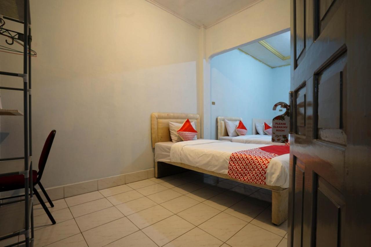 Oyo 2876 Hotel Idayu Palembang Exterior foto